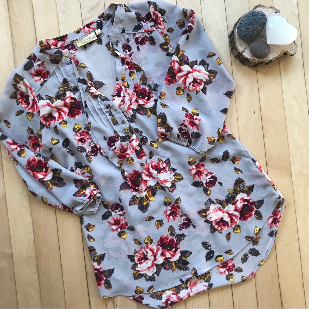 Princess Vera Wang Gray Floral Blouse